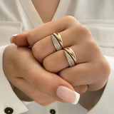 Elegant Guldring med Funklende Sten