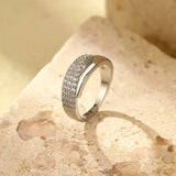 Elegant Guldring med Funklende Sten