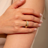 Elegant Guldring med Funklende Sten