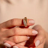 Elegant Guldring med Funklende Sten